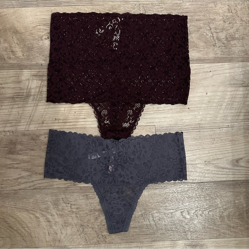 Set of VS Thongs NWT